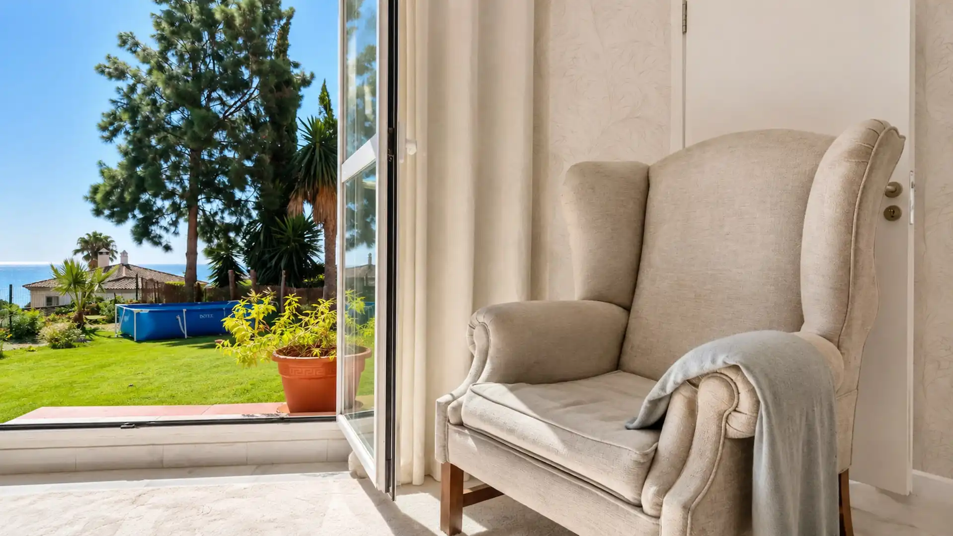 Terrasse von Maisonette zum Verkauf in Manilva mit Privatgarten, Terrasse und Schwimmbad
