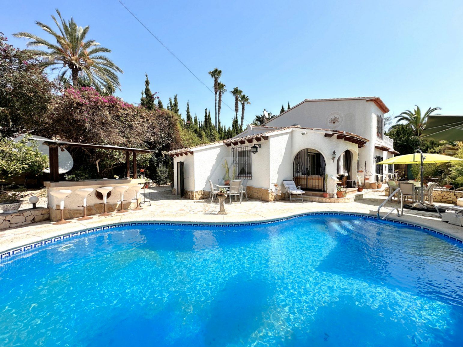 Vista exterior de Casa o xalet en venda en Moraira amb Aire condicionat, Calefacció i Jardí privat