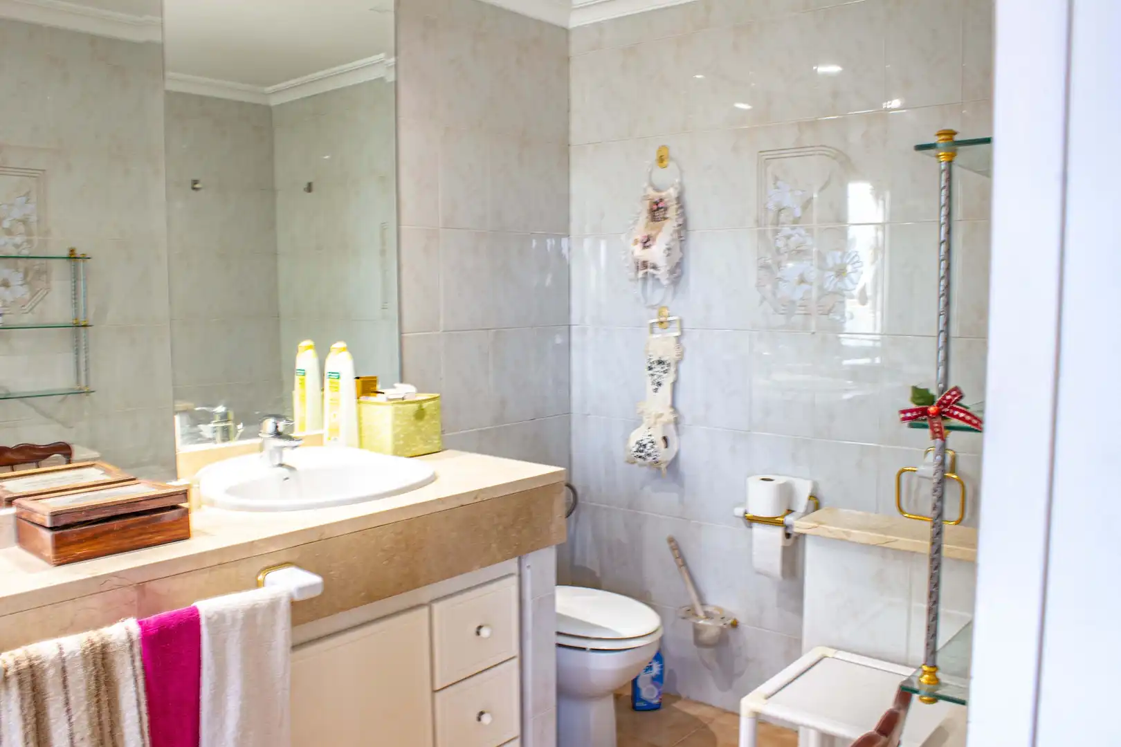 Badezimmer von Einfamilien-Reihenhaus zum Verkauf in Calvià mit Klimaanlage, Heizung und Terrasse