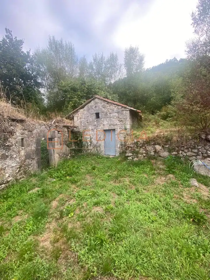 Country house zum Verkauf in Pontevedra Capital  mit Heizung, Privatgarten und Parkett