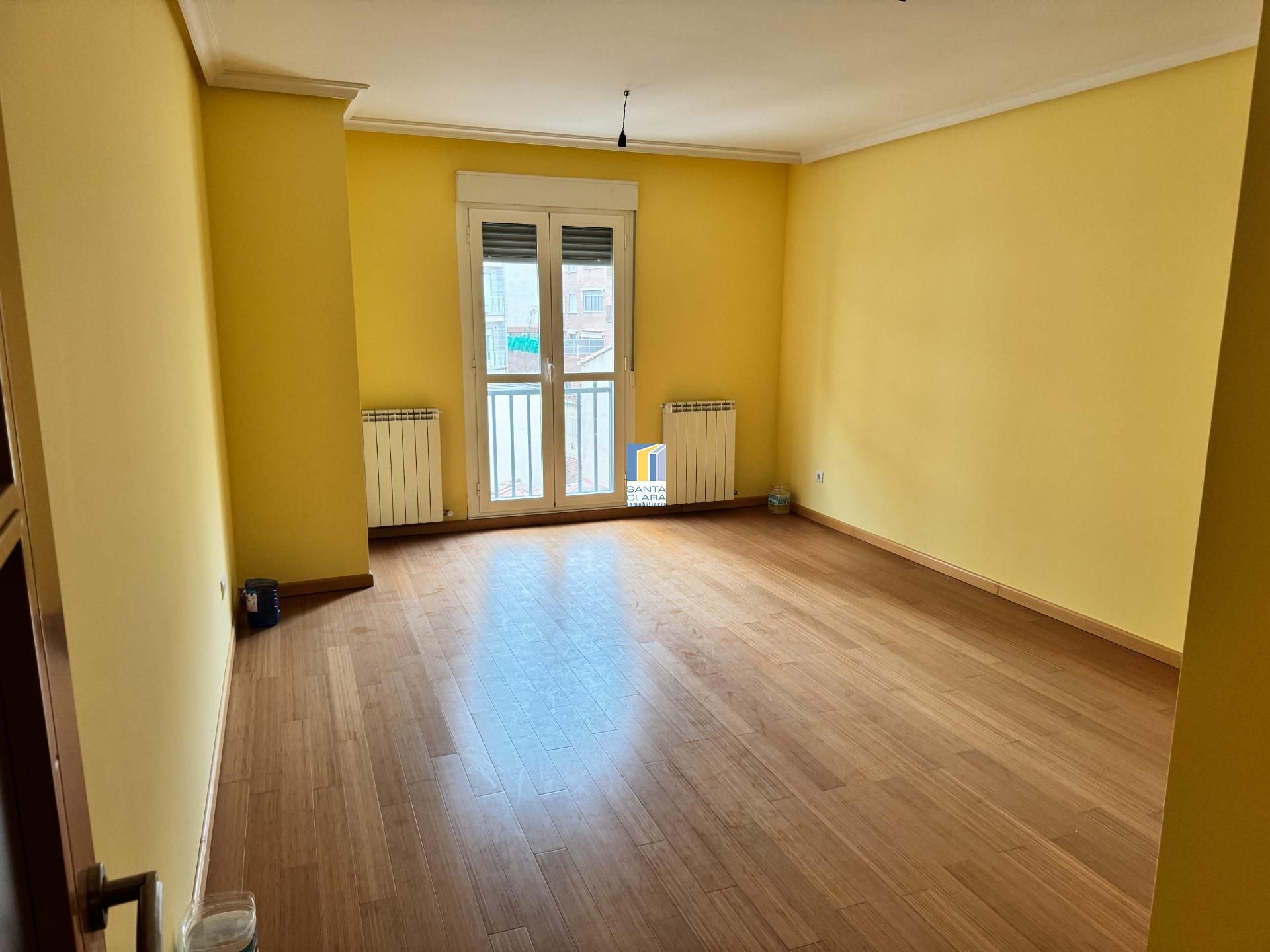 Living room of Flat for sale in Zamora Capital   with Heating and Balcony