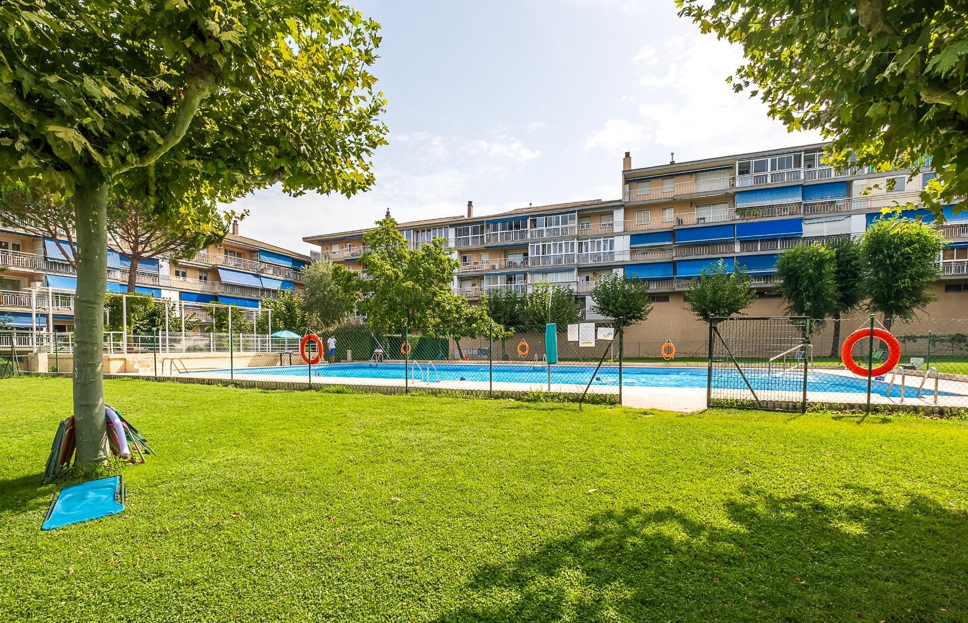Piscina de Pis en venda en Collado Villalba amb Calefacció, Jardí privat i Parquet