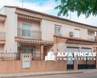 Exterior view of Single-family semi-detached for sale in El Provencio    with Heating, Private garden and Terrace