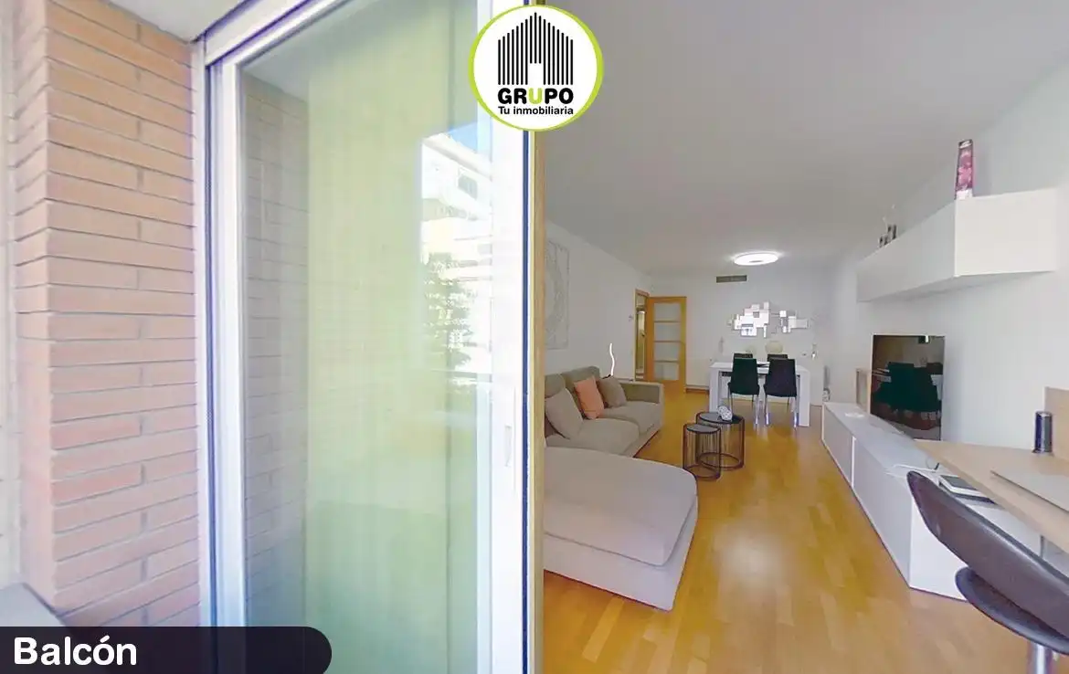 Vista exterior de Pis en venda en Esplugues de Llobregat amb Aire condicionat, Calefacció i Parquet