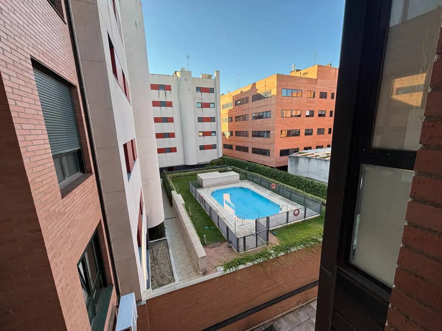 Swimming pool of Flat for rent in Madrid  with Air Conditioner, Heating and Private garden