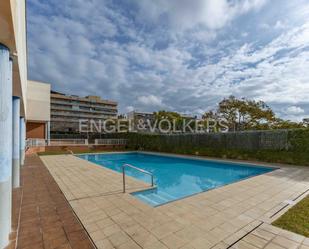 Piscina de Apartament de lloguer en Sant Feliu de Llobregat amb Aire condicionat, Calefacció i Terrassa