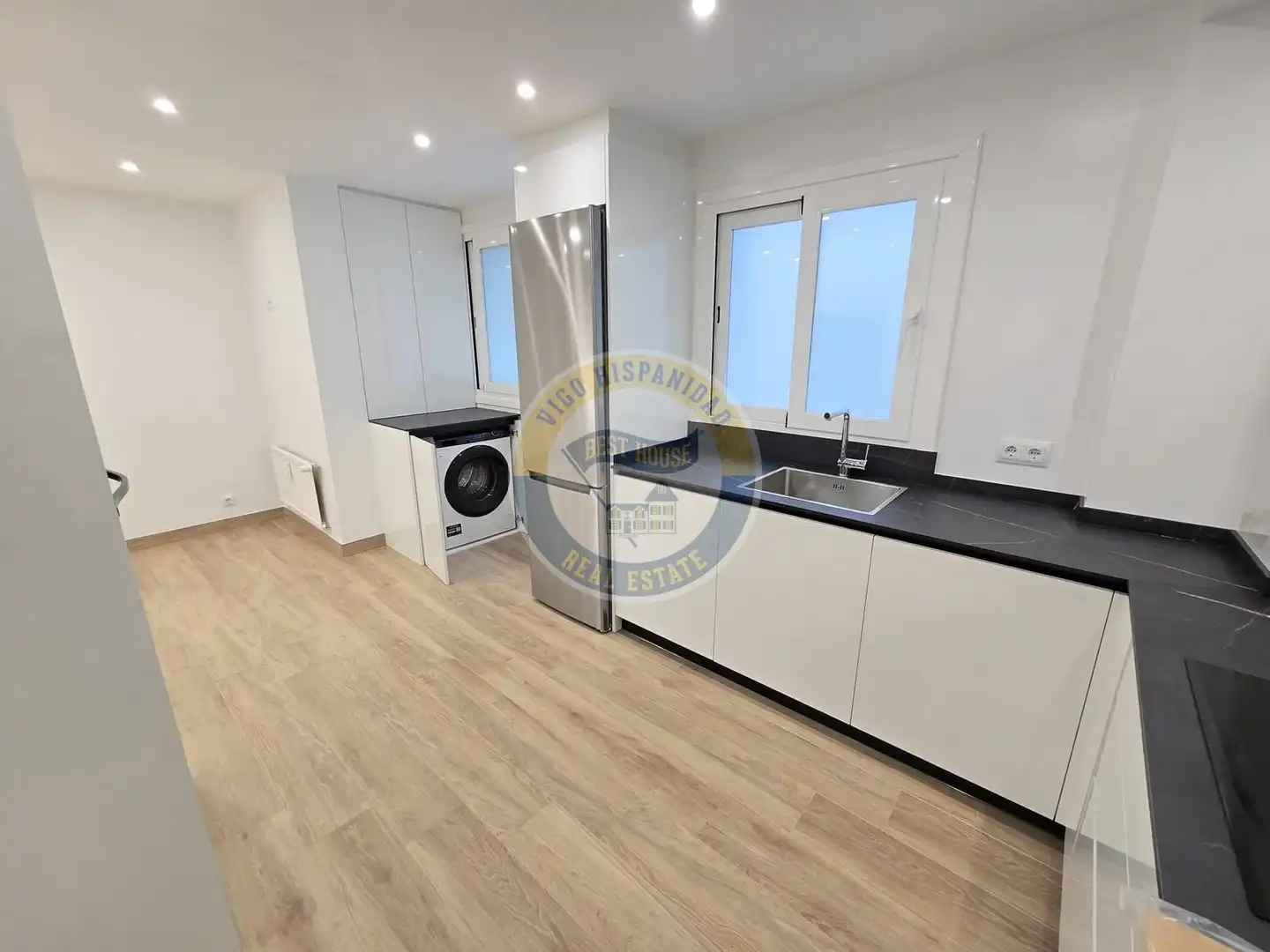 Cocina de Piso de alquiler en Vigo  con Calefacción, Parquet y Balcón