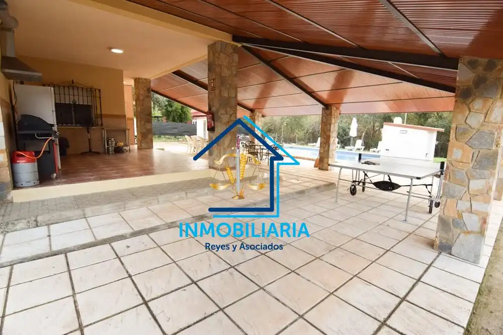 Terrassa de Casa o xalet en venda en Córdoba amb Aire condicionat, Terrassa i Piscina