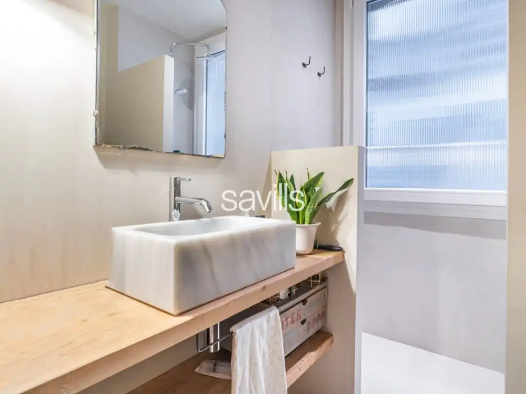 Baño de Apartamento en venta en Barcelona con Balcón