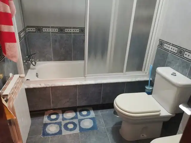 Baño de Casa adosada en venta en Santiago de Compostela  con Calefacción, Jardín privado y Amueblado