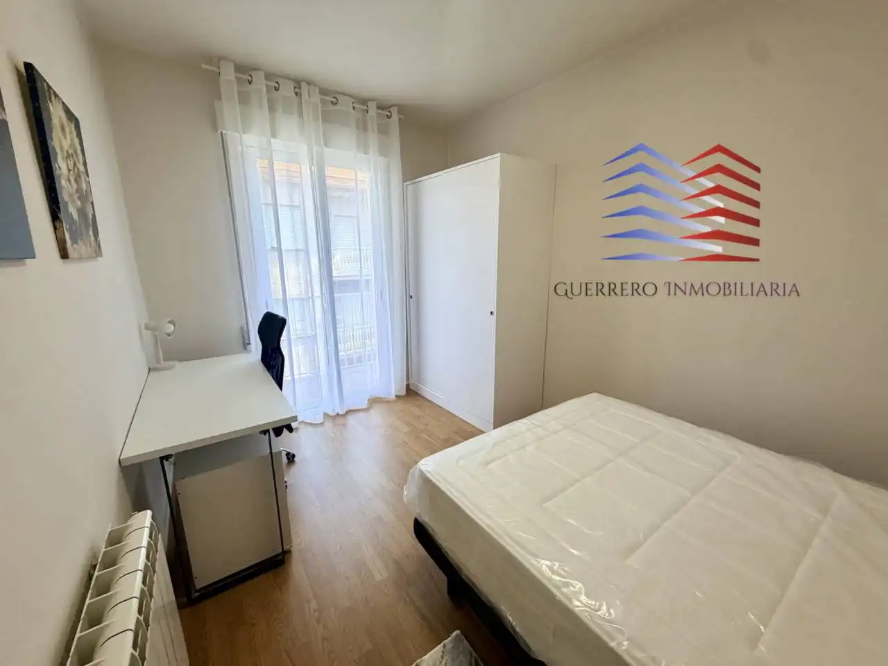 Schlafzimmer von Wohnung zur Miete in Ourense Capital  mit Heizung, Parkett und Möbliert