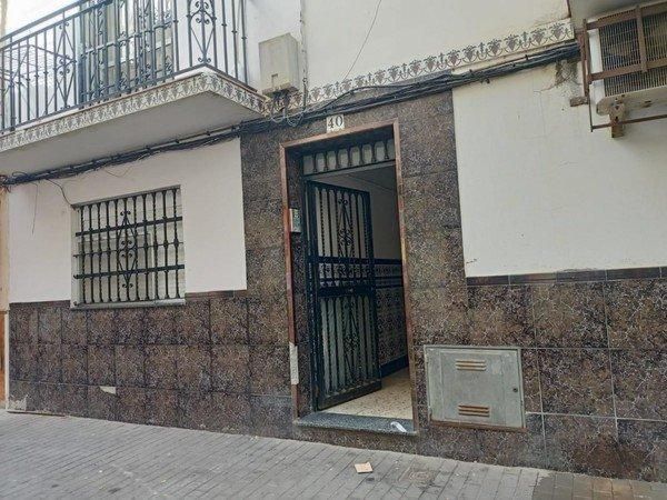 Exterior view of Flat for sale in  Sevilla Capital