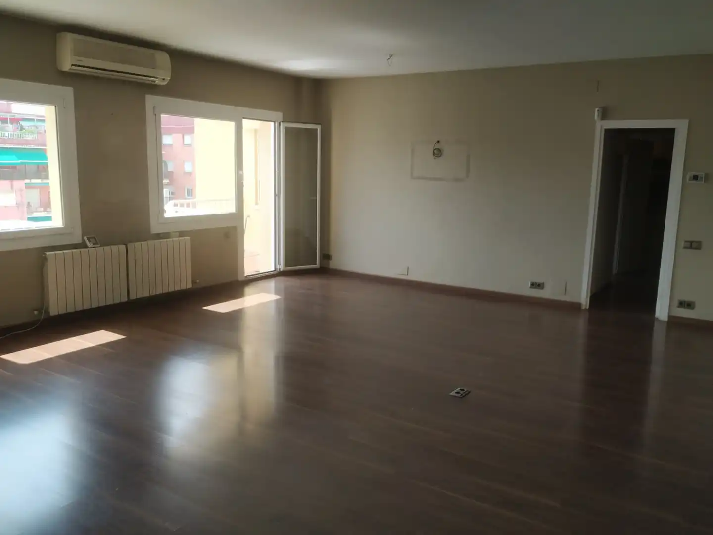 Sala de estar de Ático de alquiler en Barcelona con Calefacción, Horno y Balcón