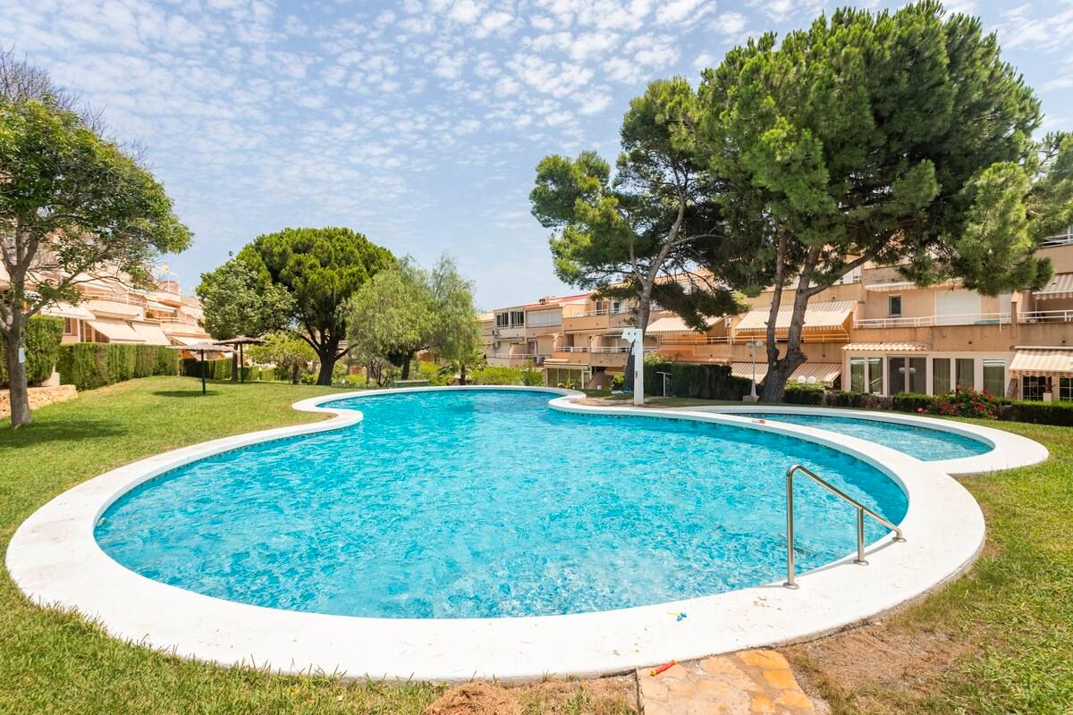 Piscina de Casa adosada en venda en Alicante / Alacant amb Aire condicionat, Calefacció i Jardí privat