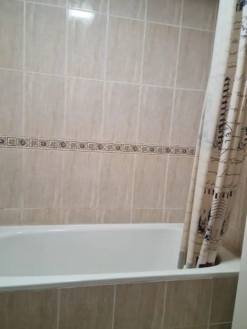 Bany de Apartament de lloguer en Écija amb Aire condicionat, Calefacció i Moblat