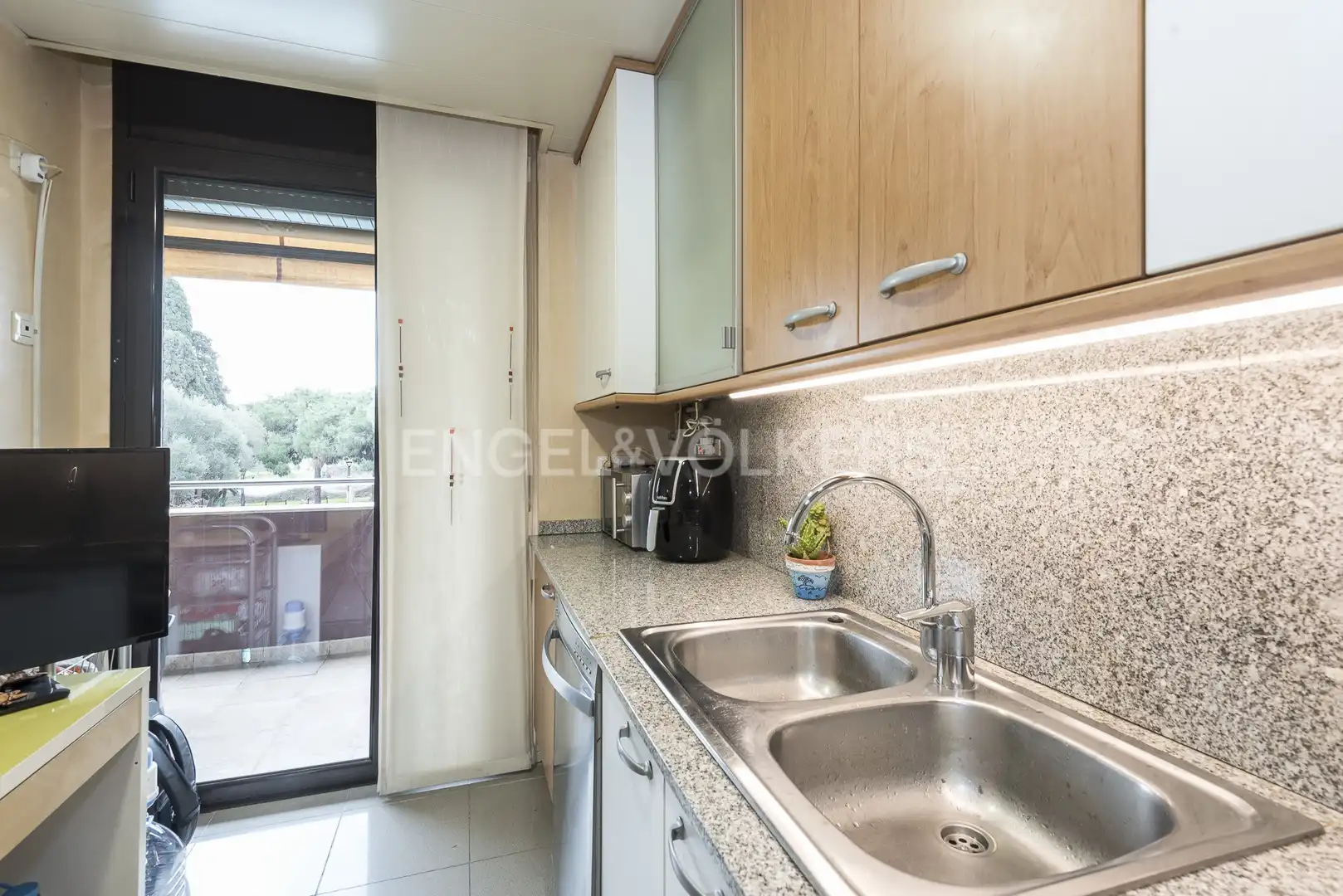 Kitchen of Flat for sale in Vilanova i la Geltrú  with Air Conditioner, Heating and Private garden