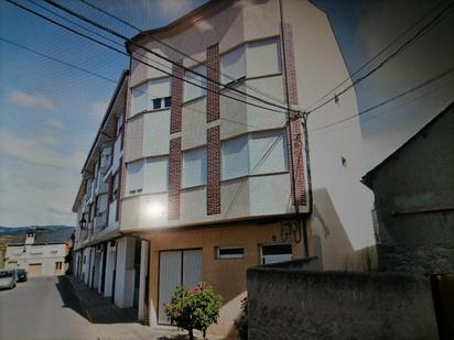 Vista exterior de Casa o xalet en venda en Cacabelos amb Calefacció