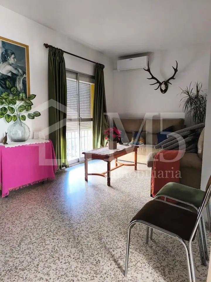 Wohnzimmer von Einfamilien-Reihenhaus zum Verkauf in Algarrobo mit Möbliert