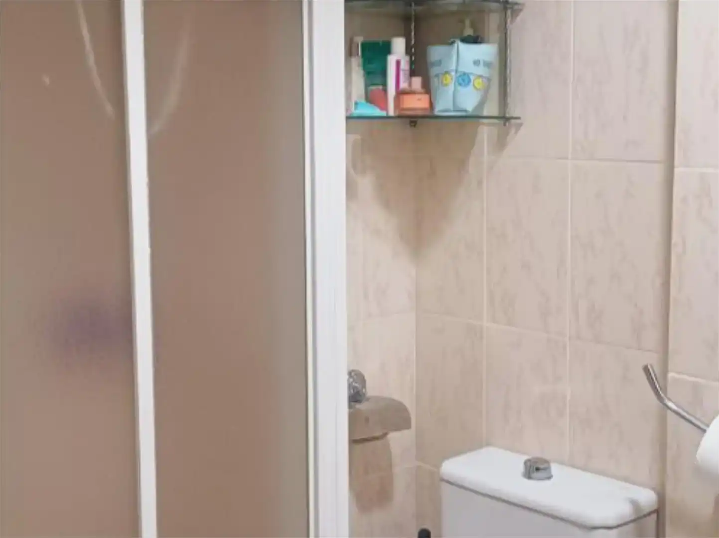 Baño de Piso para compartir en Fuenlabrada con Amueblado