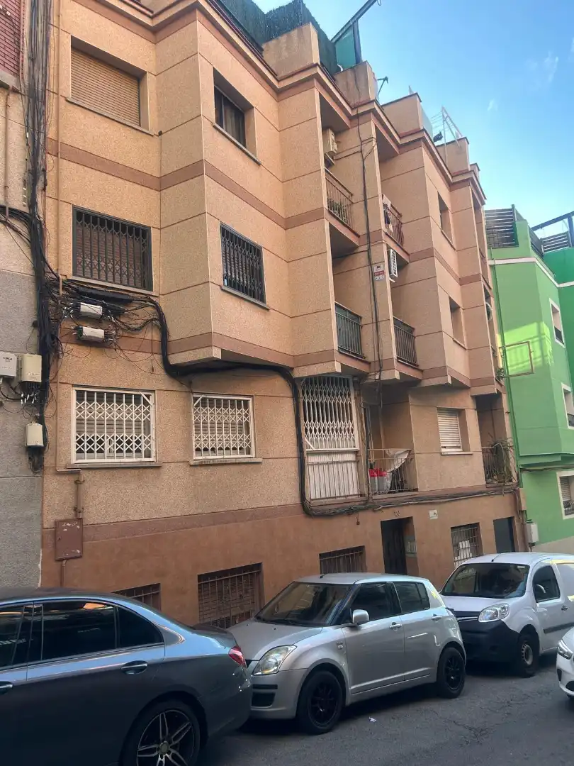 Außenansicht von Wohnung zum Verkauf in Santa Coloma de Gramenet