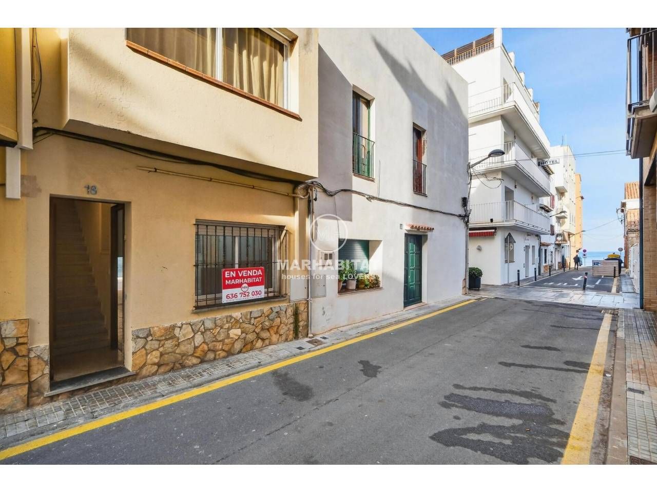 Vista exterior de Casa o xalet en venda en L'Escala amb Terrassa i Moblat