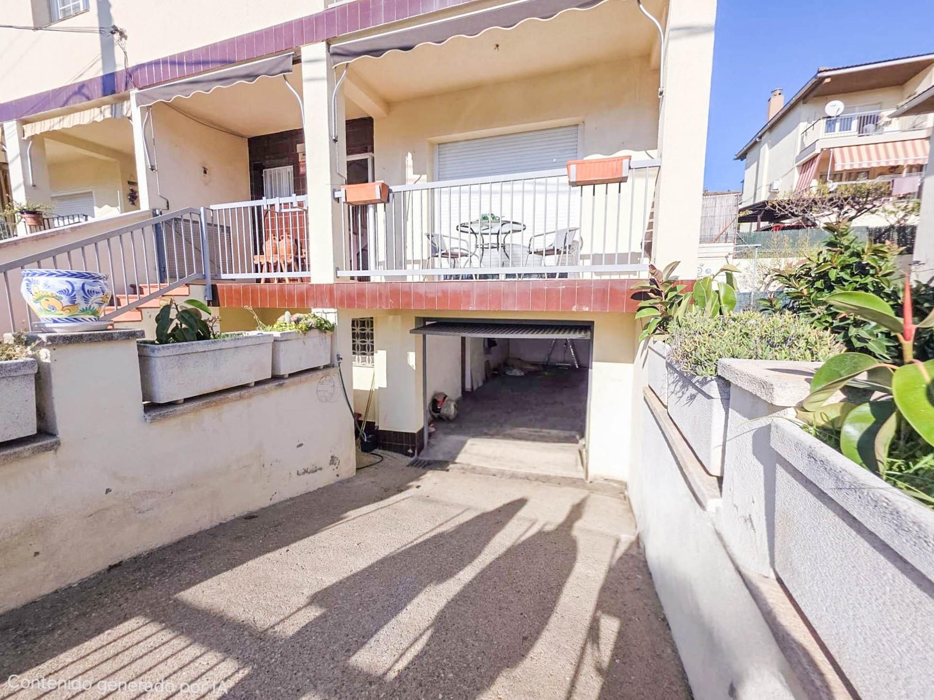 Exterior view of Single-family semi-detached for sale in Abrera  with Terrace and Balcony