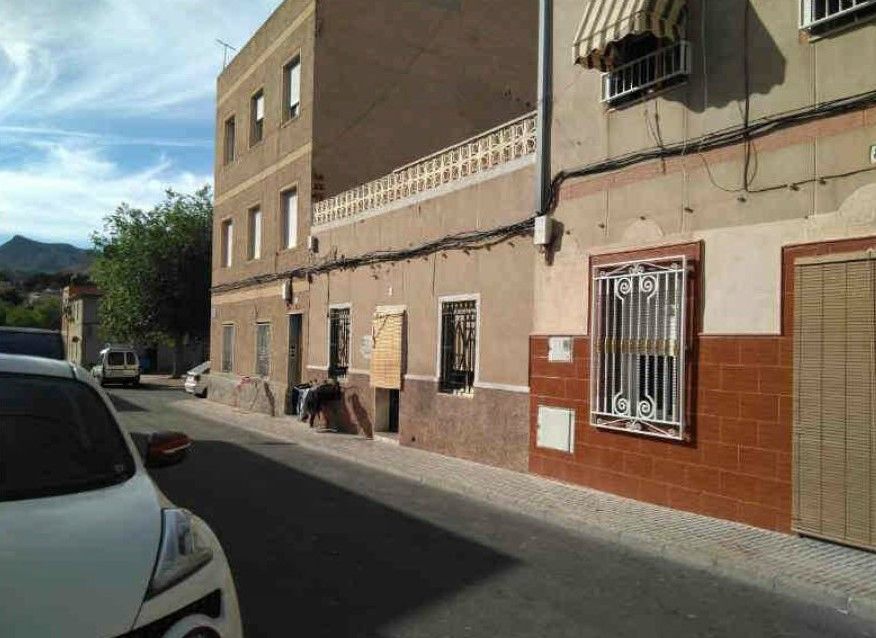 Casa adosada en venta en C/ Oscar Esplá, Centro