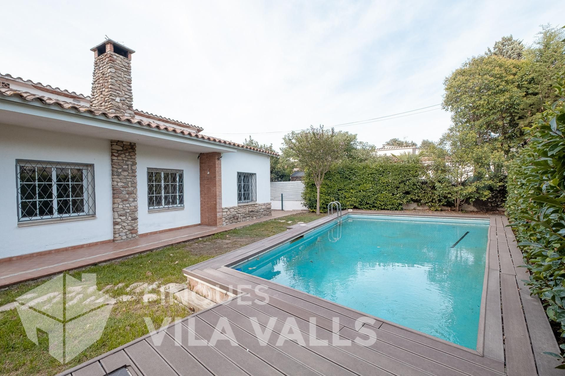 Exterior view of House or chalet for sale in Santa Eulàlia de Ronçana  with Heating, Private garden and Swimming Pool