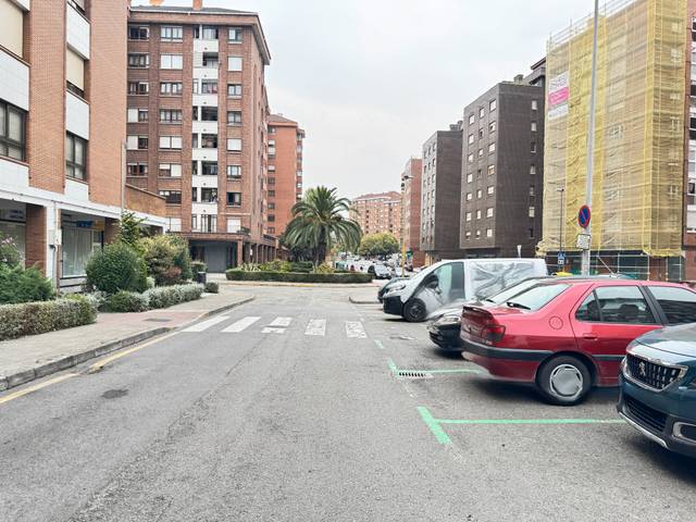 Local comercial en Alquiler en Calle Fernando Morán, 3 en El Carbayedo - El Quirinal