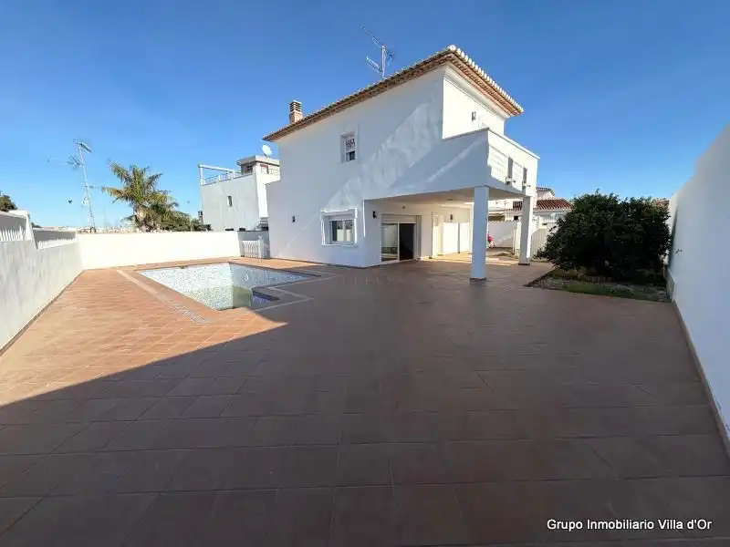Außenansicht von Haus oder Chalet zum Verkauf in Dénia mit Klimaanlage, Heizung und Privatgarten