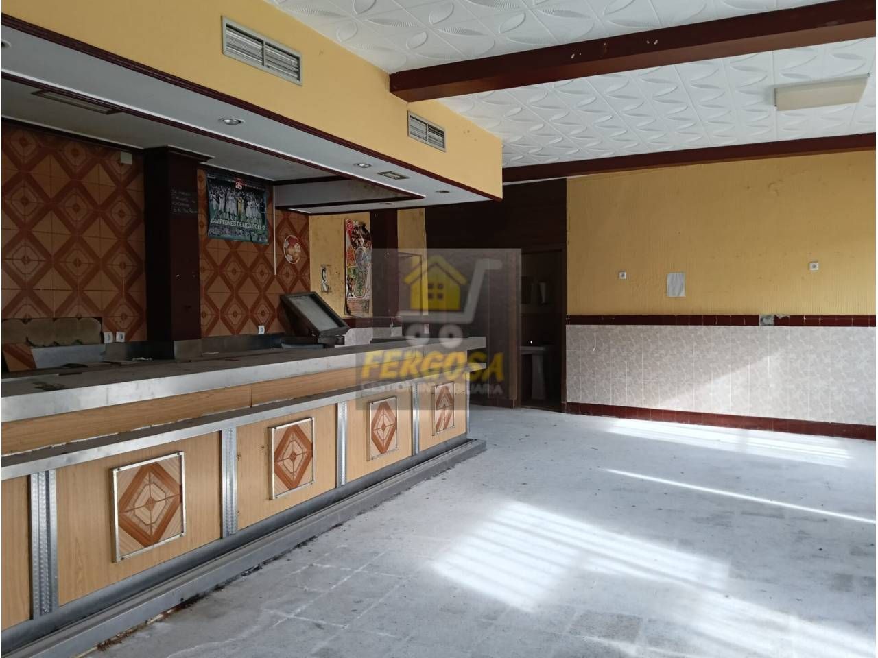 Local en venda en Nombela amb Aire condicionat