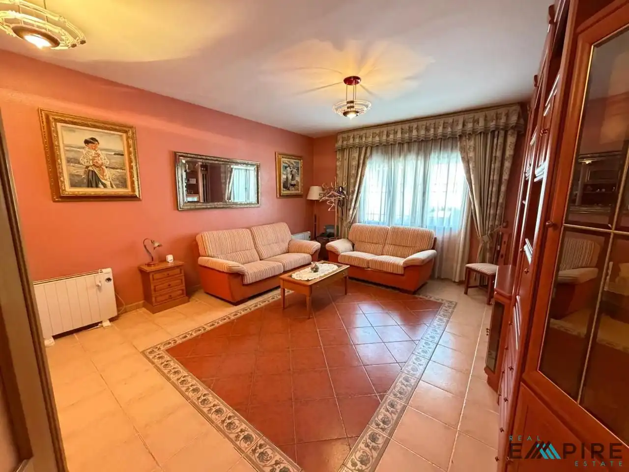 Sala d'estar de Casa adosada en venda en Los Yébenes amb Calefacció, Jardí privat i Terrassa