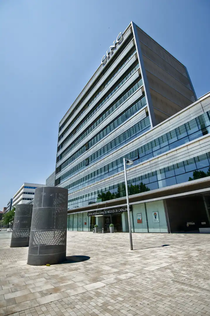 Vista exterior de Oficina de lloguer en Sant Martí