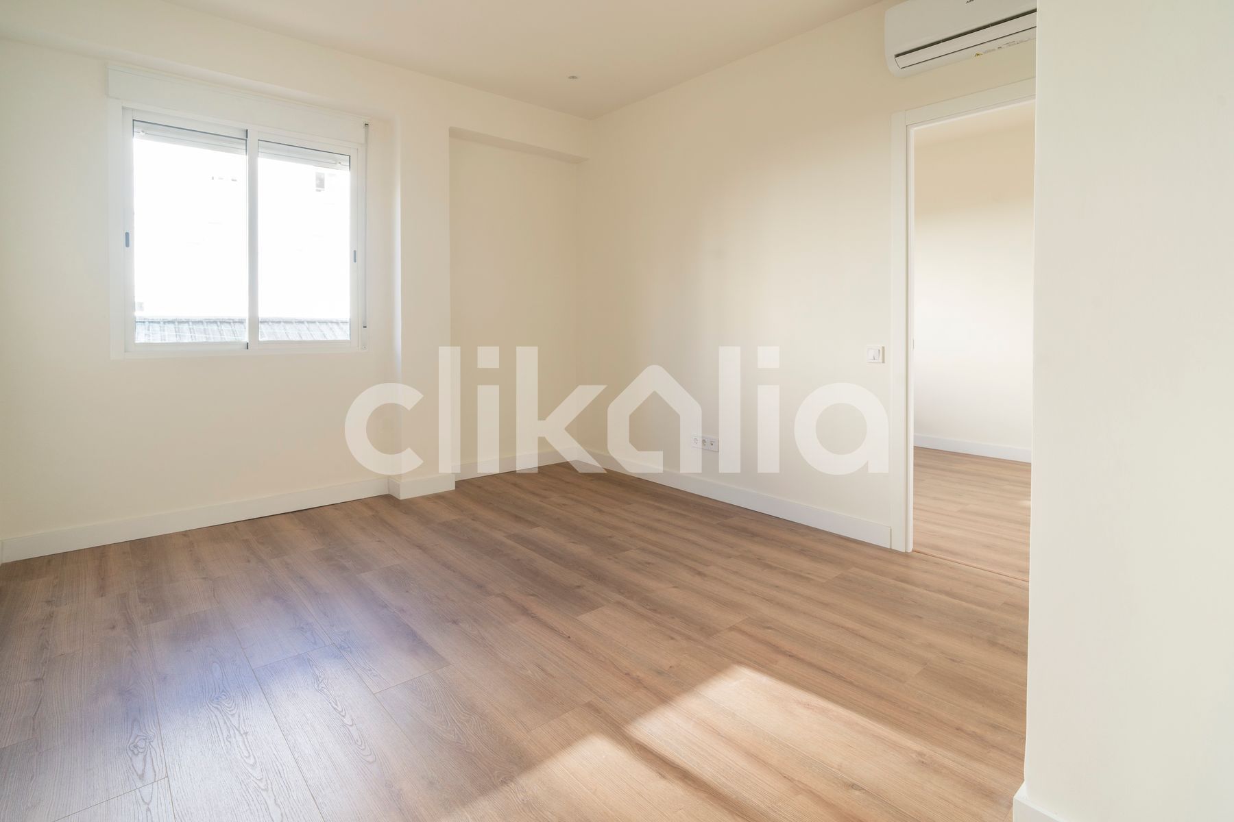 Dormitori de Pis de lloguer en  Valencia Capital amb Aire condicionat