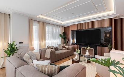 Sala d'estar de Pis en venda en  Madrid Capital amb Aire condicionat, Calefacció i Terrassa