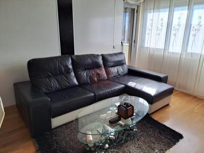 Living room of Flat for sale in Salamanca Capital  with Balcony