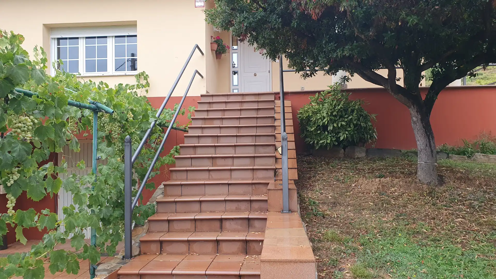 Vista exterior de Casa o chalet en venta en Vega de Espinareda con Calefacción, Jardín privado y Terraza