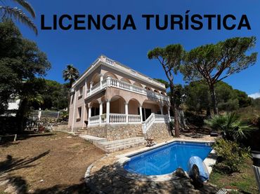 Detached house with balcony for sale in Castanyer