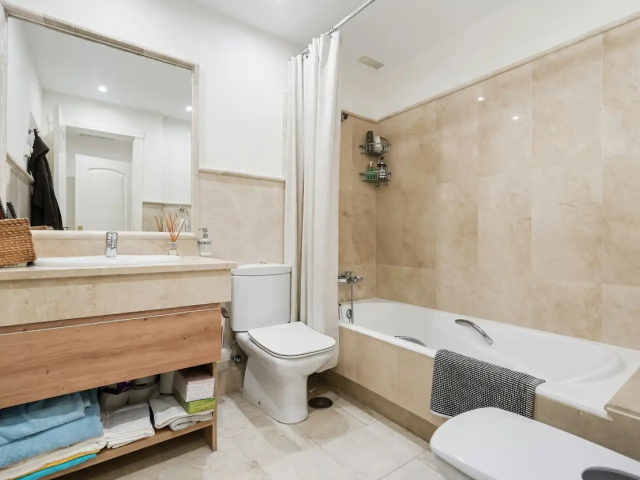 Baño de Planta baja en venta en Marbella con Aire acondicionado, Calefacción y Jardín privado