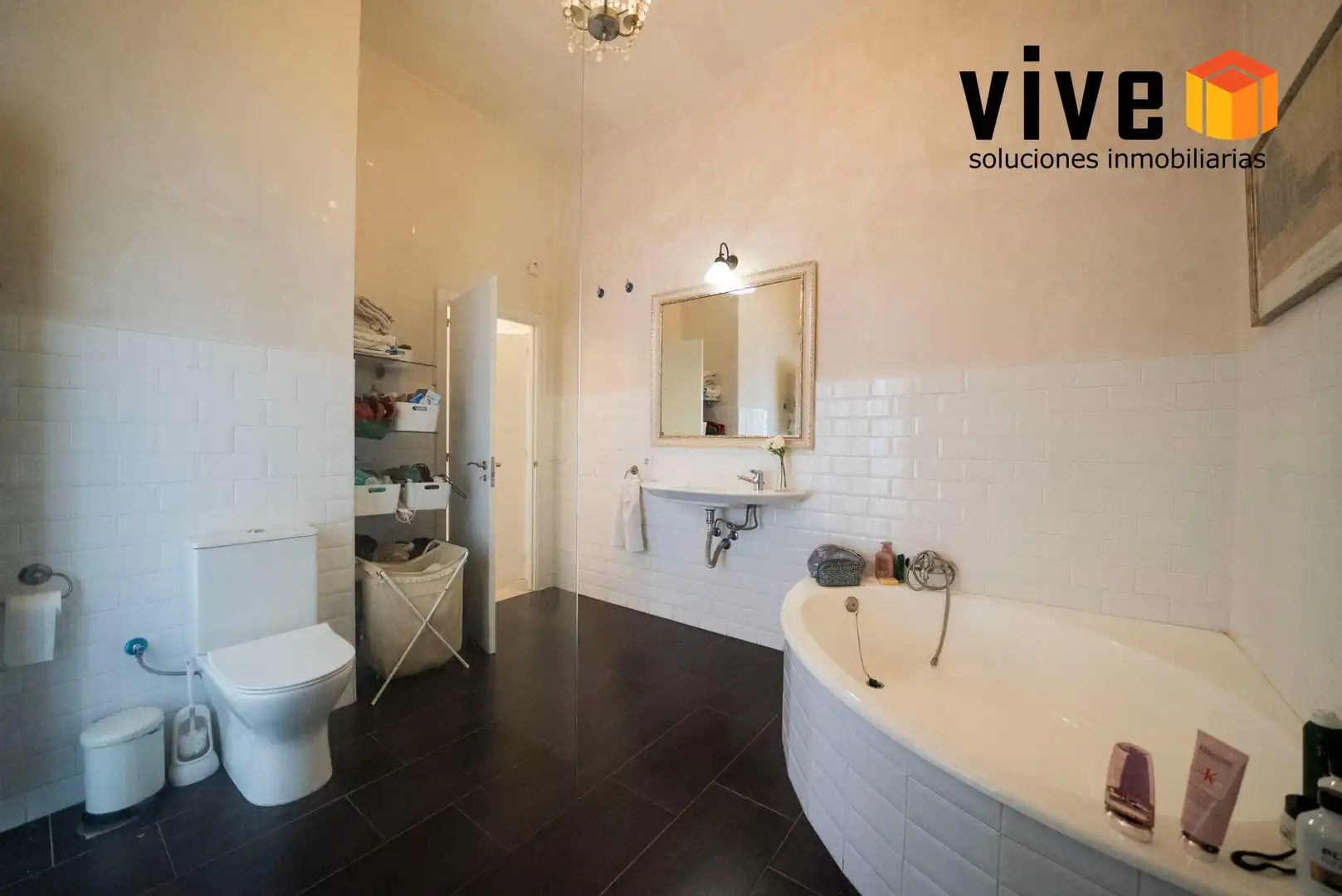 Baño de Casa o chalet en venta en Sevilla con Aire acondicionado, Calefacción y Jardín privado