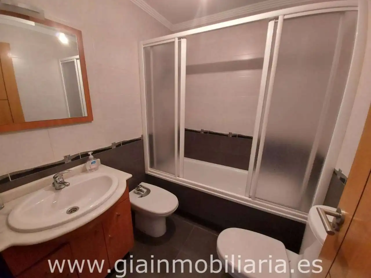 Baño de Apartamento de alquiler en Salvaterra de Miño con Calefacción, Trastero y Amueblado
