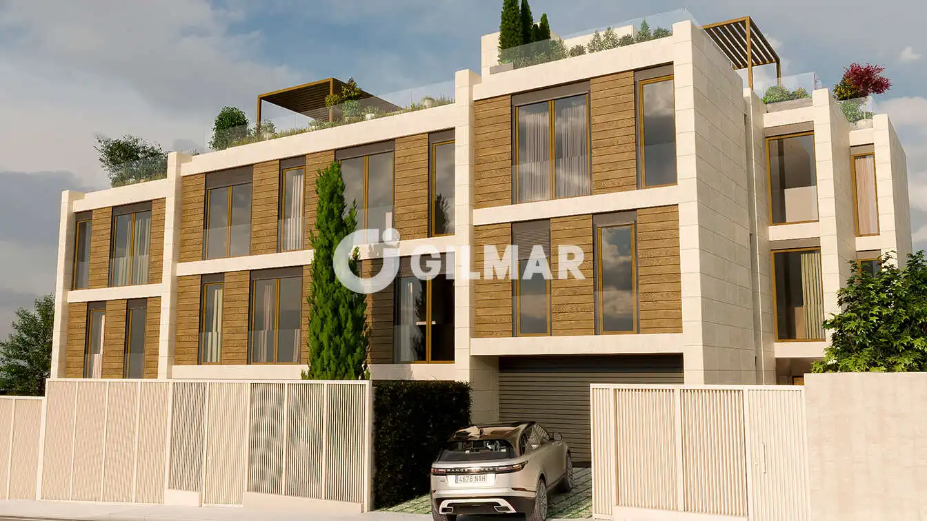 Casa adosada en venta en Madrid con Calefacción, Jardín privado y Piscina