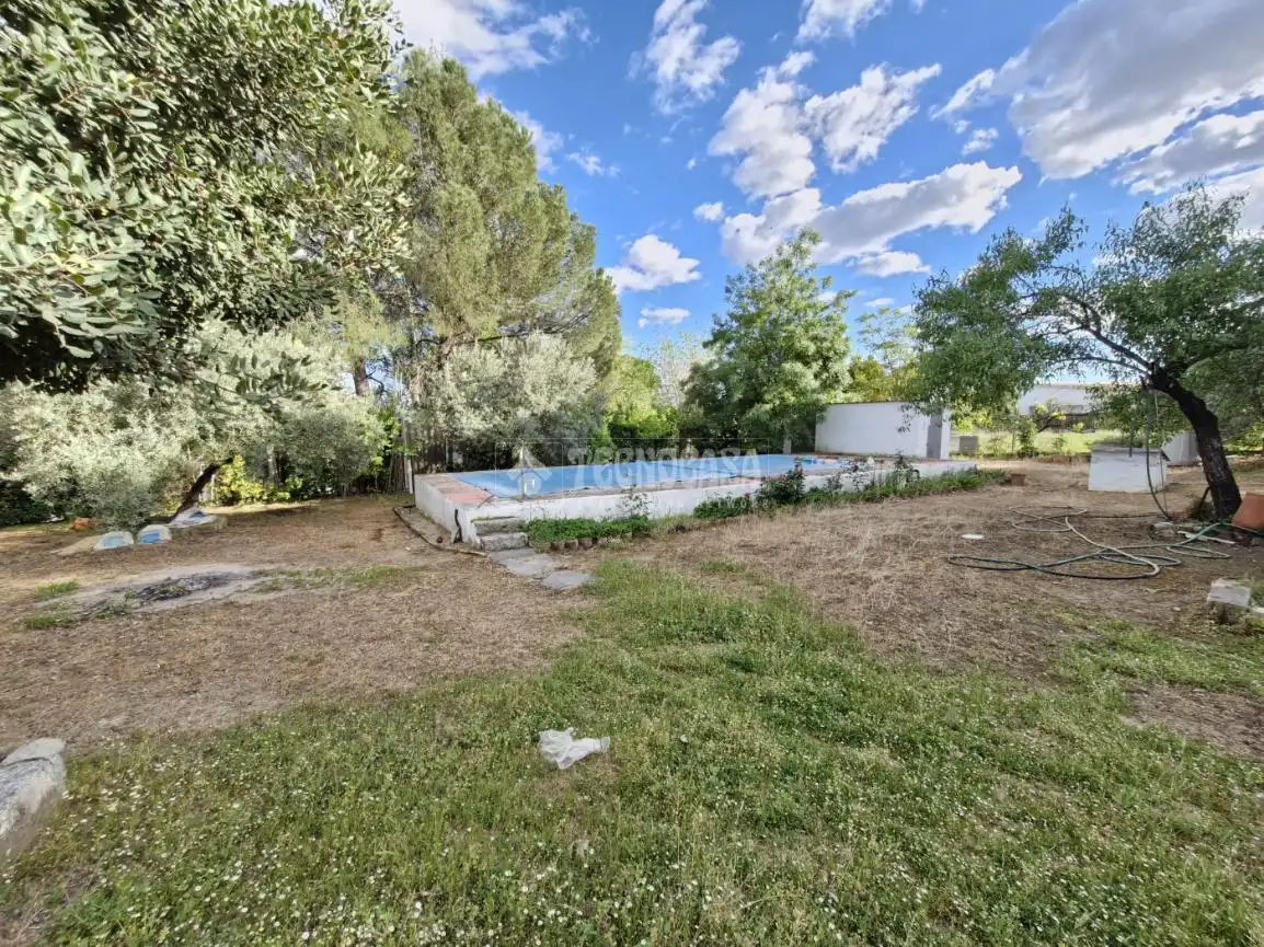 Casa rústica amb piscina en venda a La Carolina