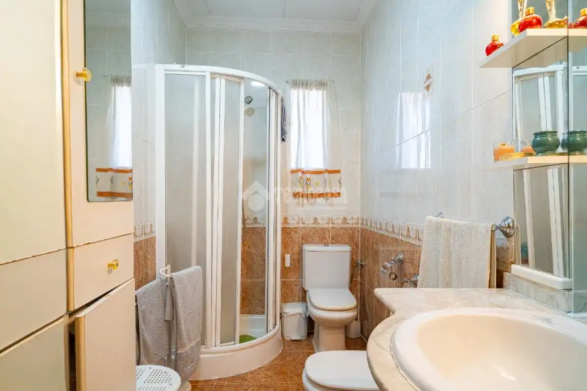 Bathroom of Flat for sale in Villacarrillo, Jaén
