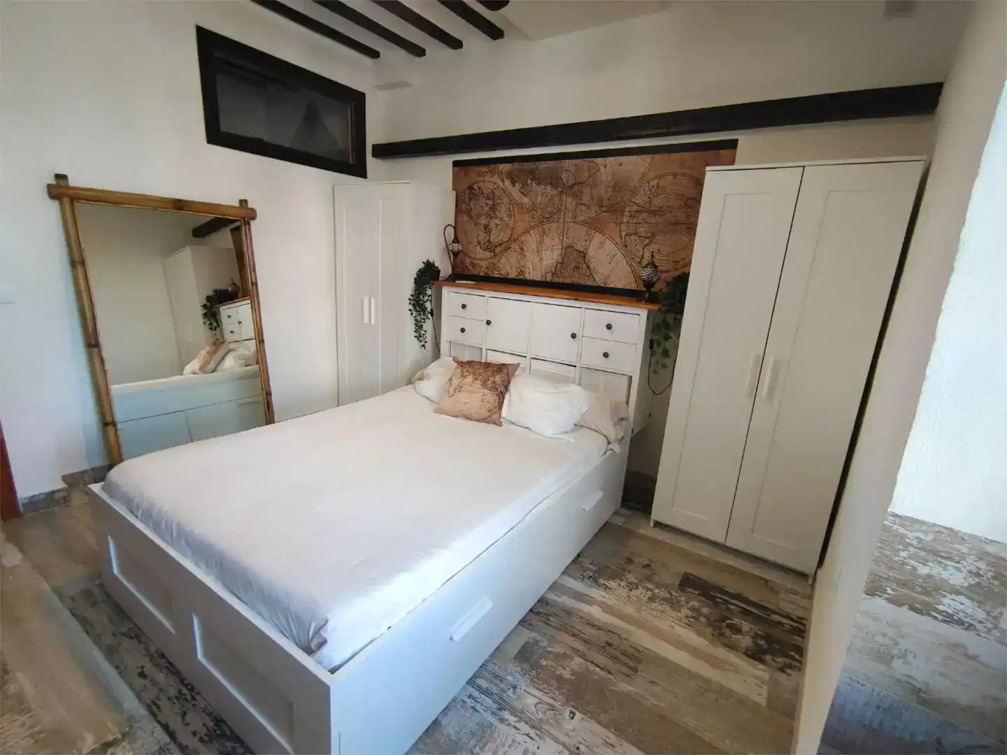 Dormitori de Apartament de lloguer en Jaén amb Aire condicionat i Moblat