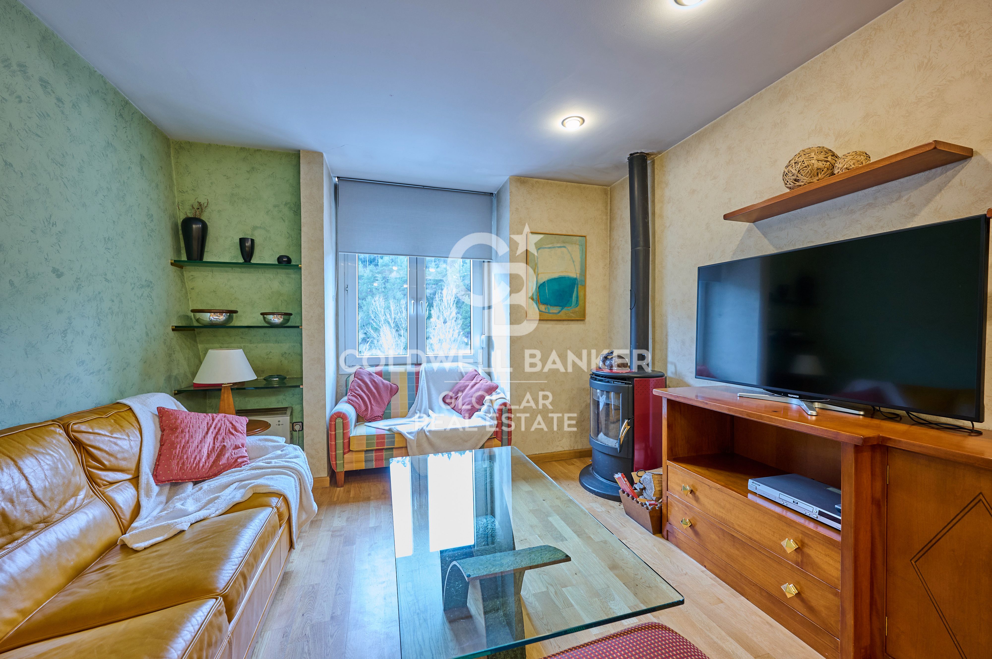 Vista exterior de Dúplex en venta en Montellà i Martinet con Calefacción, Parquet y Piscina comunitaria