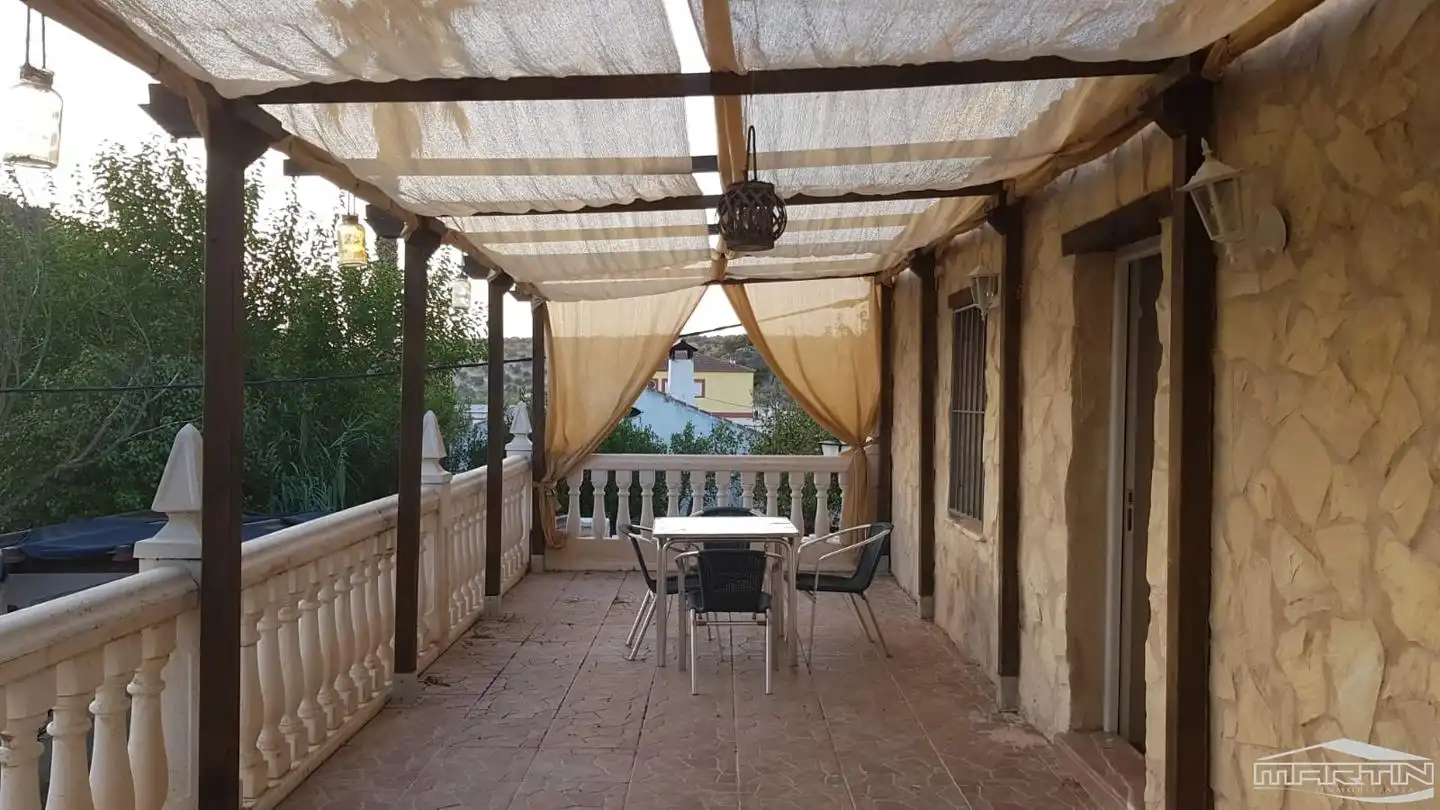 Terrassa de Casa o xalet en venda en Cabra amb Terrassa, Traster i Piscina