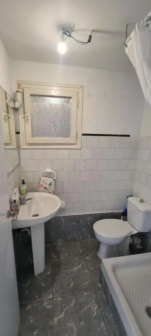 Badezimmer von Wohnung zum Verkauf in Badalona mit Parkett, Ofen und Alarm