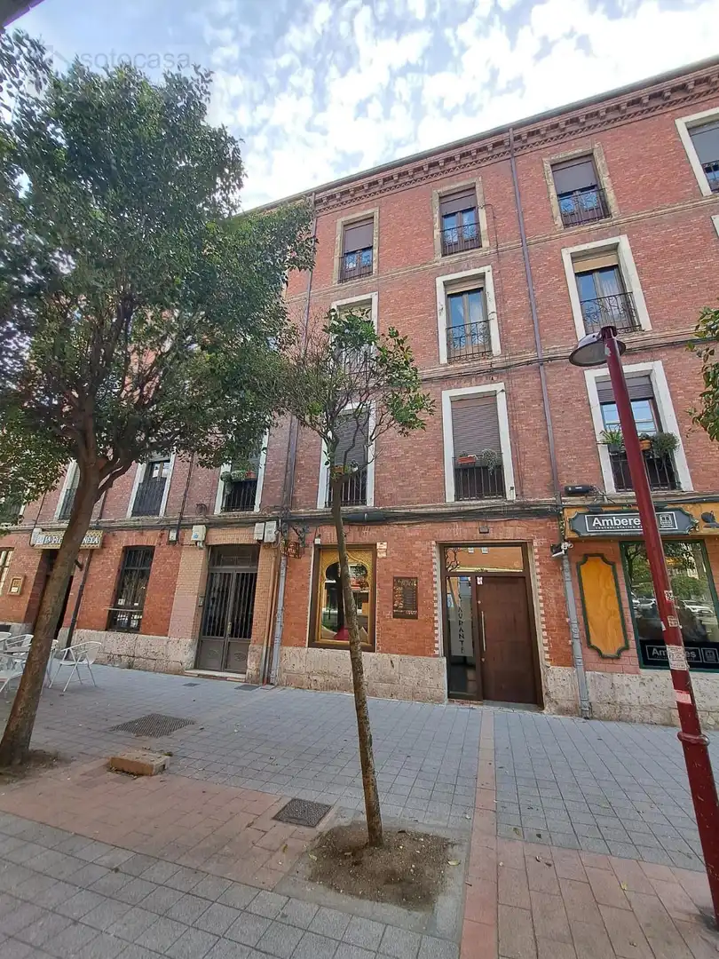 Vista exterior de Pis en venda en Valladolid amb Calefacció i Moblat