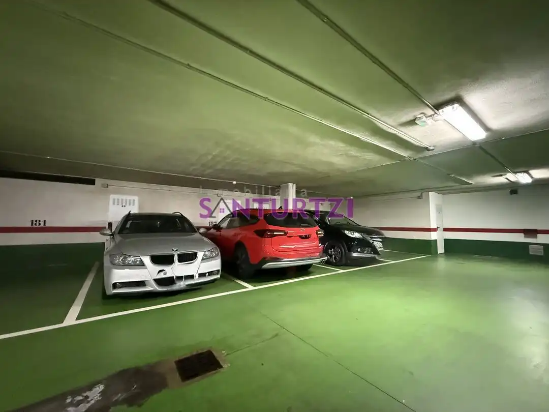 Parking de Piso en venta en Santurtzi  con Calefacción, Terraza y Trastero